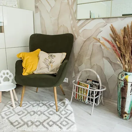 Apartment Family Art House